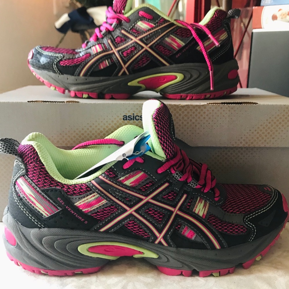 ASICS Gel Kid Size 3 Comes with Box